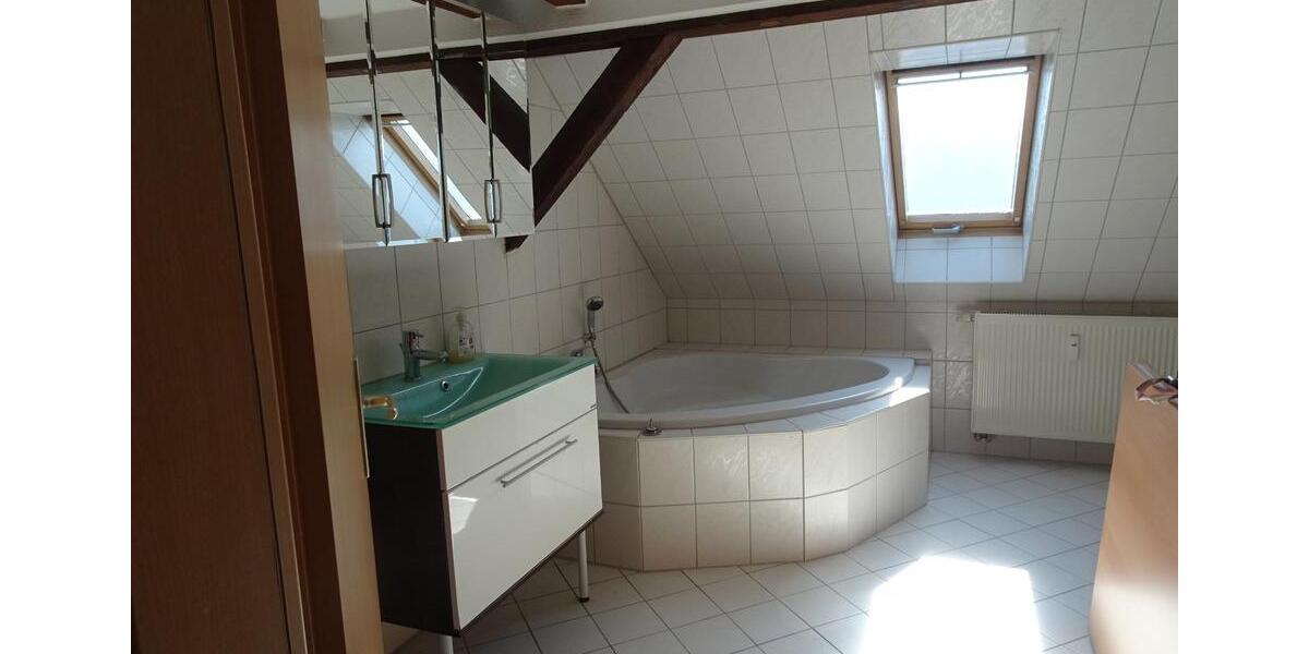 Dachgeschoßwohnung Zwickau Neuplanitz - 1 Zimmer, 50 m&sup2;, 300&euro; | Angebot:23727323