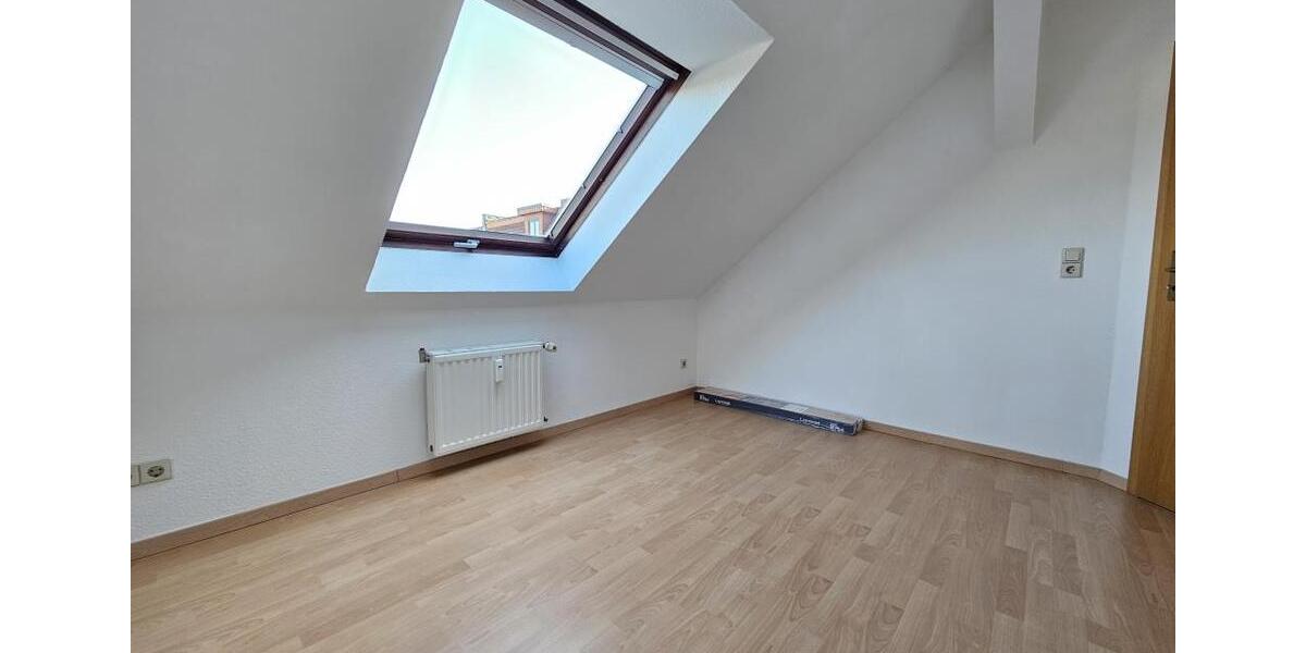Dachgeschoßwohnung Zwickau - 3 Zimmer, 71 m&sup2;, 448&euro; | Angebot:25362054