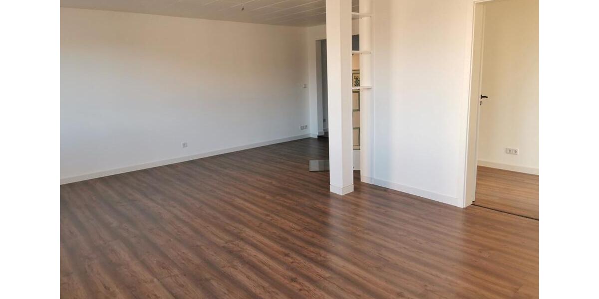 Etagenwohnung Zwickau - 4 Zimmer, 122 m&sup2;, 970&euro; | Angebot:25917458