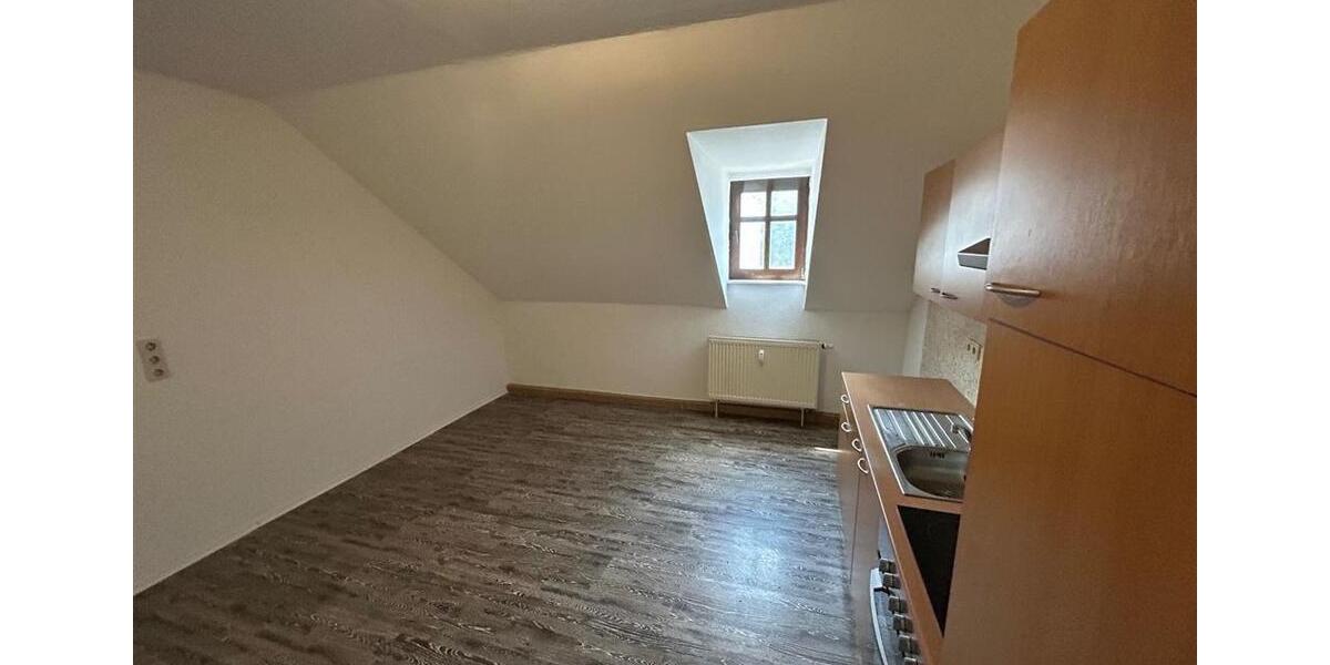 Dachgeschoßwohnung Zwickau - 3 Zimmer, 86 m&sup2;, 467&euro; | Angebot:17122451