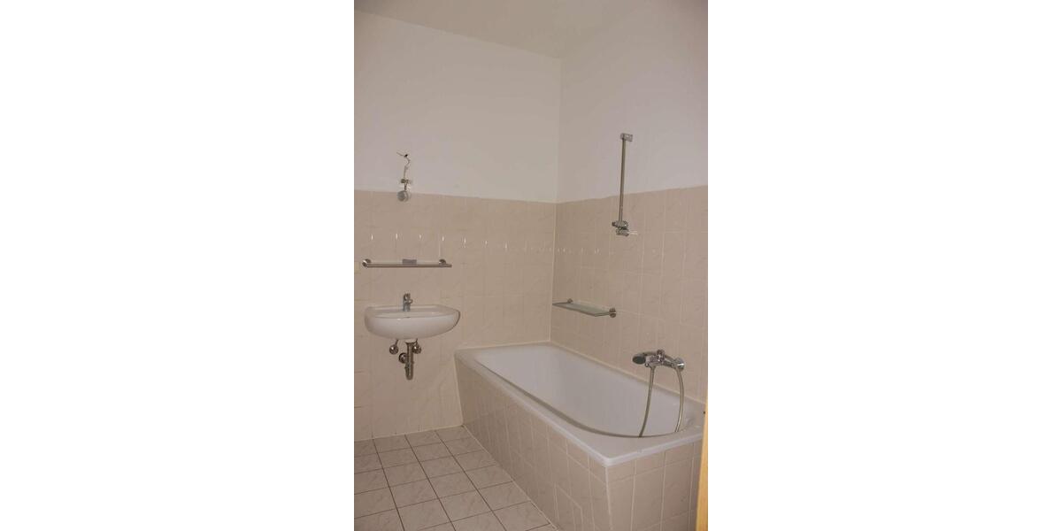 Etagenwohnung Zwickau Neuplanitz - 3 Zimmer, 83 m&sup2;, 500&euro; | Angebot:23713796