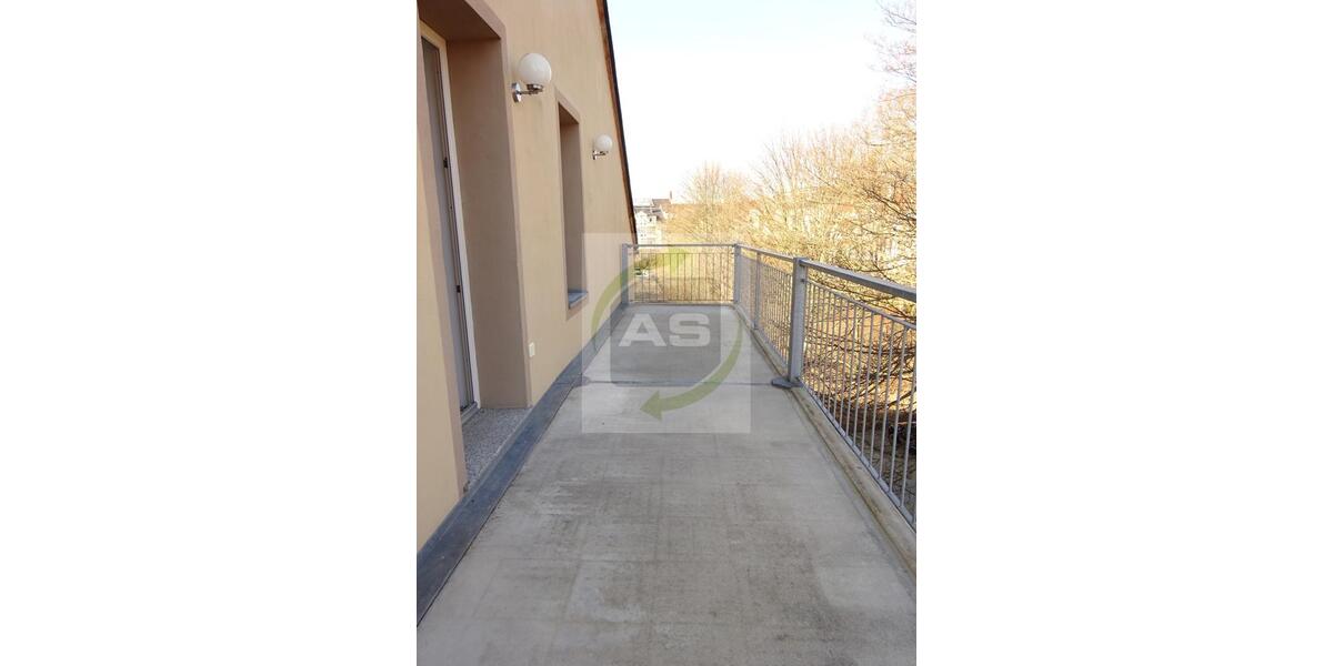 Dachgeschoßwohnung Zwickau - 5 Zimmer, 133 m&sup2;, 950&euro; | Angebot:23792815