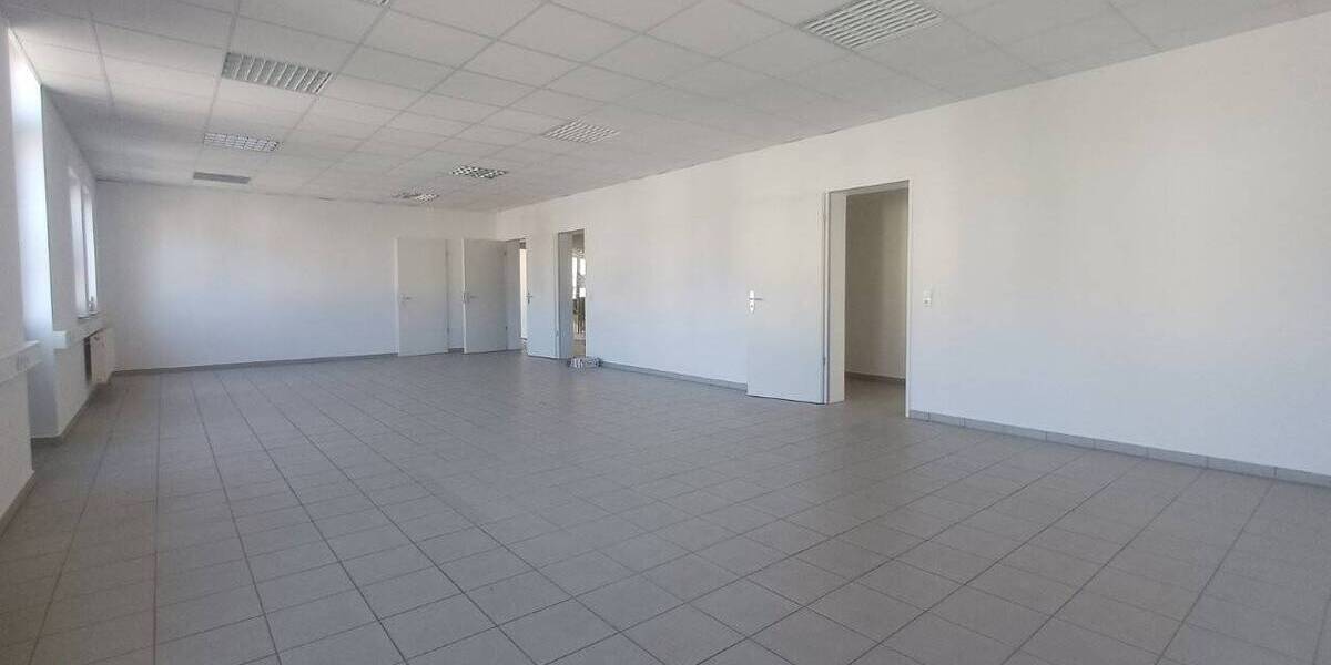 Gewerbeobjekt Zwickau Innenstadt - 3 Zimmer, 140 m&sup2;, 1.199&euro; | Angebot:26695005