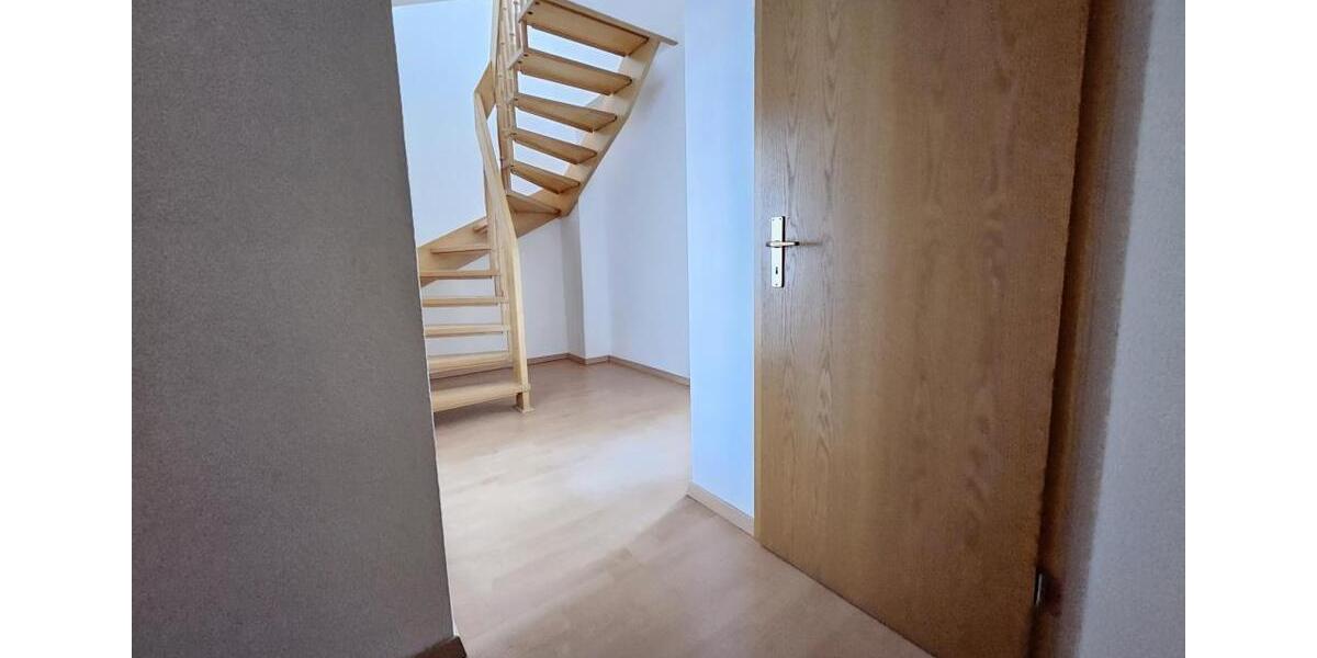 Dachgeschoßwohnung Zwickau - 3 Zimmer, 71 m&sup2;, 448&euro; | Angebot:25362054