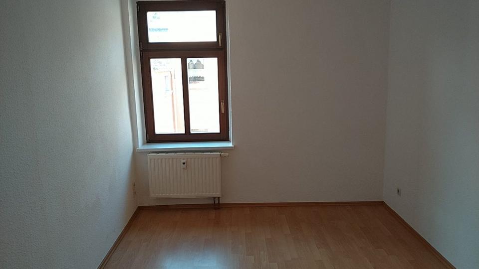Etagenwohnung Reichenbach im Vogtland - 2 Zimmer, 66 m&sup2;, 300&euro; | Angebot:24813984