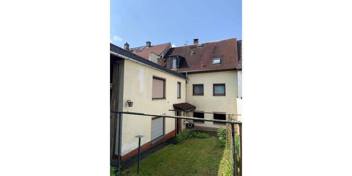 Reihenhaus Werdau - 9 Zimmer, 180 m&sup2;, 95.000&euro; | Angebot:25900449