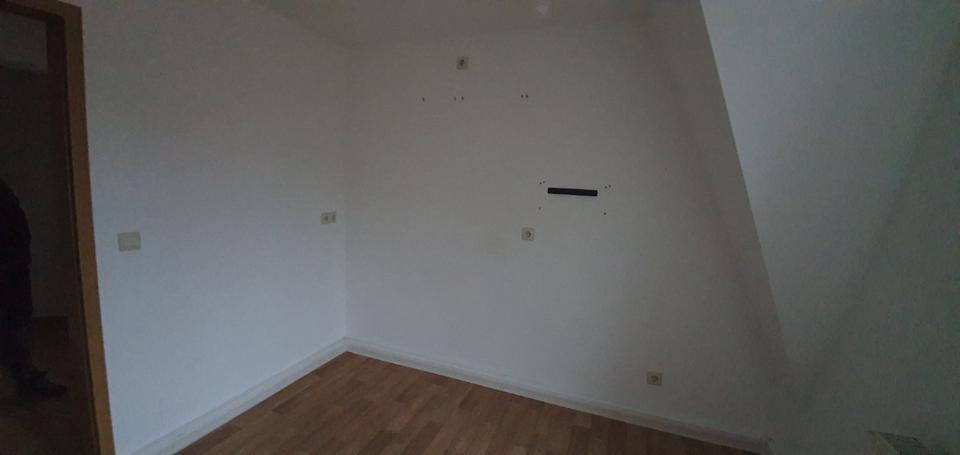 Etagenwohnung Ellefeld - 3 Zimmer, 80 m&sup2;, 375&euro; | Angebot:24980591