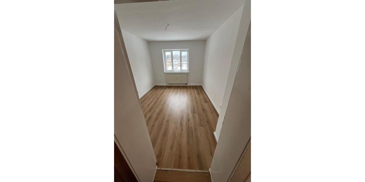 Etagenwohnung Glauchau - 2 Zimmer, 53 m&sup2;, 310&euro; | Angebot:25106968