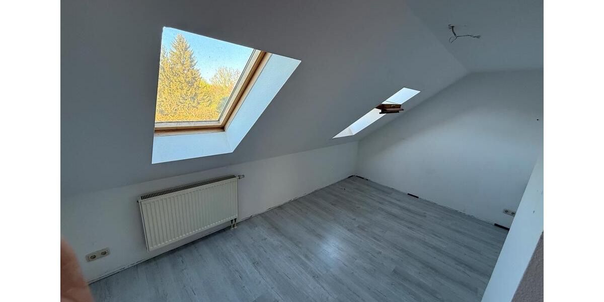 Dachgeschoßwohnung Zwickau Zwickau-Nord - 3 Zimmer, 100 m&sup2;, 780&euro; | Angebot:26083520