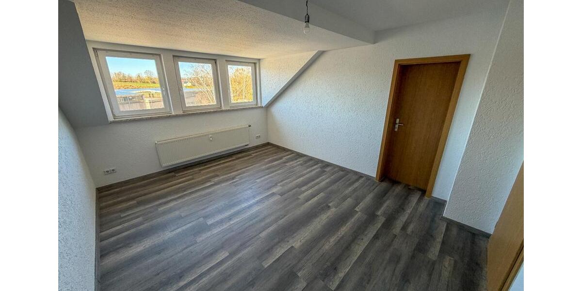 Dachgeschoßwohnung Werdau - 3 Zimmer, 67 m&sup2;, 334&euro; | Angebot:26131598
