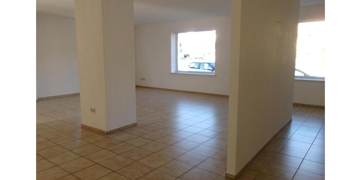 Erdgeschoßwohnung Ellefeld - 2 Zimmer, 110 m&sup2;, 440&euro; | Angebot:25217574