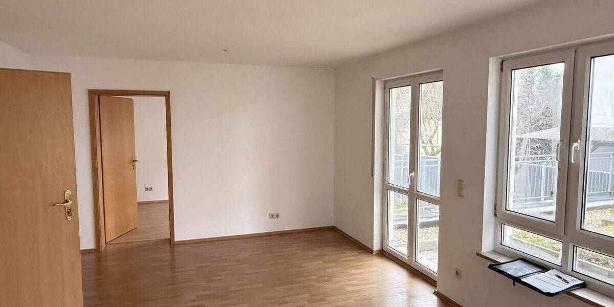 Etagenwohnung Zwickau Marienthal - 4 Zimmer, 75 m&sup2;, 100.000&euro; | Angebot:26176737