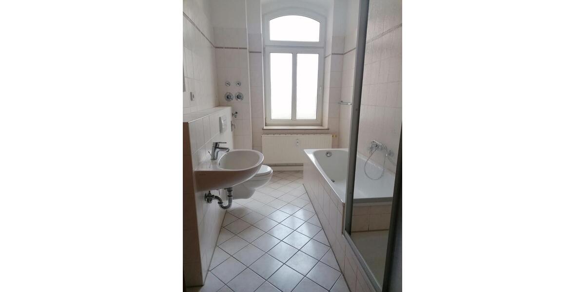 Erdgeschoßwohnung Zwickau - 2 Zimmer, 73 m&sup2;, 340&euro; | Angebot:25232387