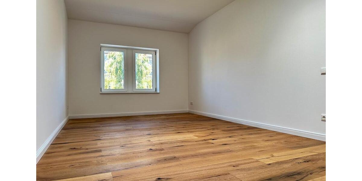 Dachgeschoßwohnung Limbach-Oberfrohna Oberfrohna - 4.5 Zimmer, 150 m&sup2;, 1.372&euro; | Angebot:25499849