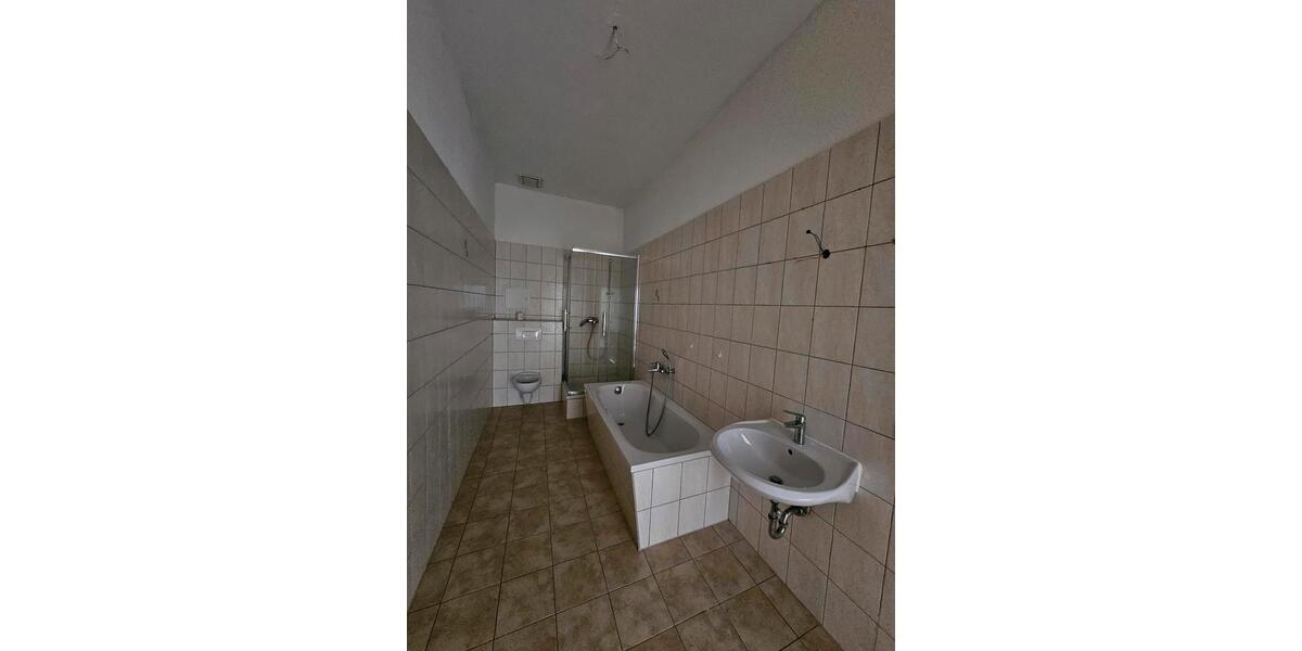 Erdgeschoßwohnung Crimmitschau - 4 Zimmer, 135 m&sup2;, 1.249&euro; | Angebot:24773905