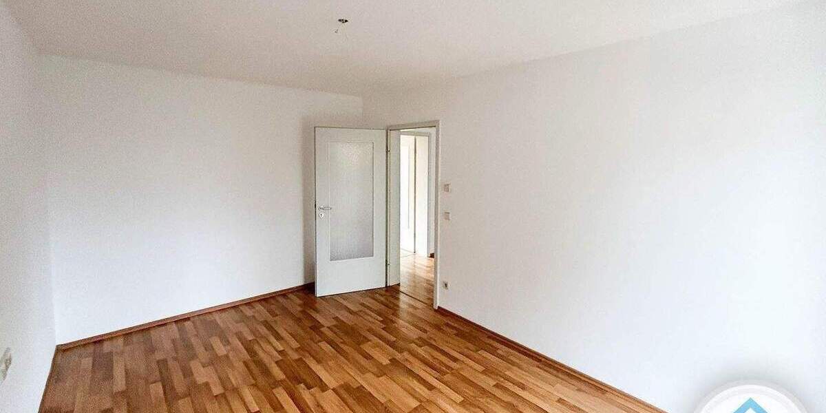 Etagenwohnung Zwickau Marienthal - 2 Zimmer, 60 m&sup2;, 330&euro; | Angebot:25815142