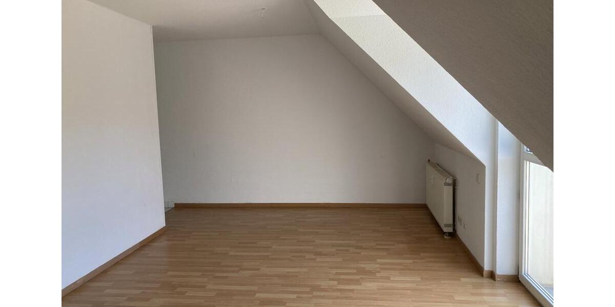Etagenwohnung Reichenbach im Vogtland - 2.5 Zimmer, 69 m&sup2;, 380&euro; | Angebot:24610460