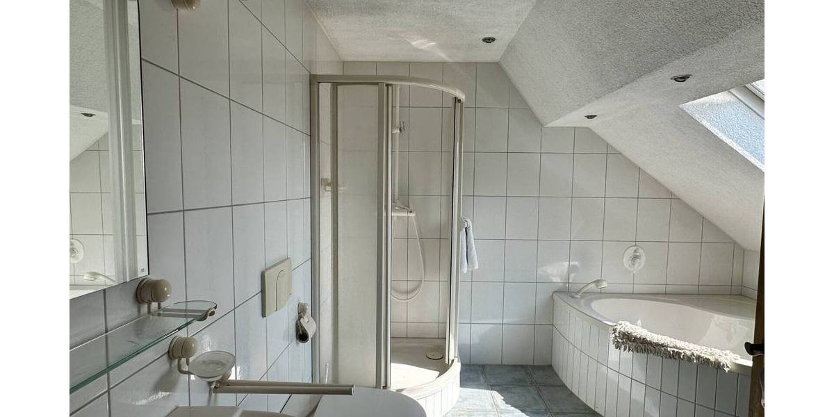 Etagenwohnung Zwickau Mosel - 4 Zimmer, 149 m&sup2;, 98.000&euro; | Angebot:25747102