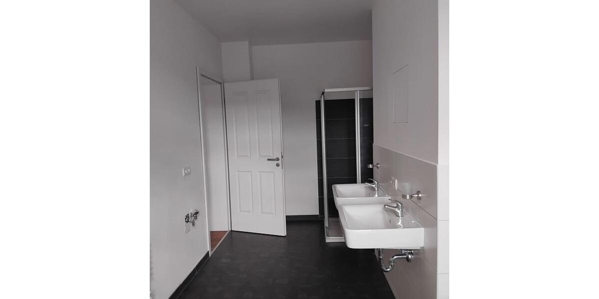 Etagenwohnung Zwickau Zwickau-Nord - 4 Zimmer, 100 m&sup2;, 600&euro; | Angebot:25375183