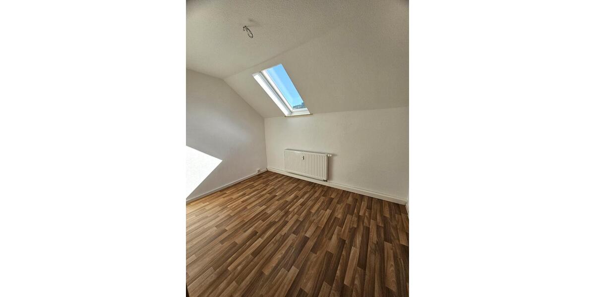 Dachgeschoßwohnung Gornsdorf - 4 Zimmer, 81 m&sup2;, 469&euro; | Angebot:23145726