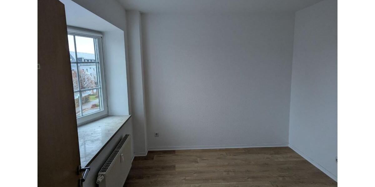 Dachgeschoßwohnung Limbach-Oberfrohna Oberfrohna - 2 Zimmer, 45 m&sup2;, 270&euro; | Angebot:24754819