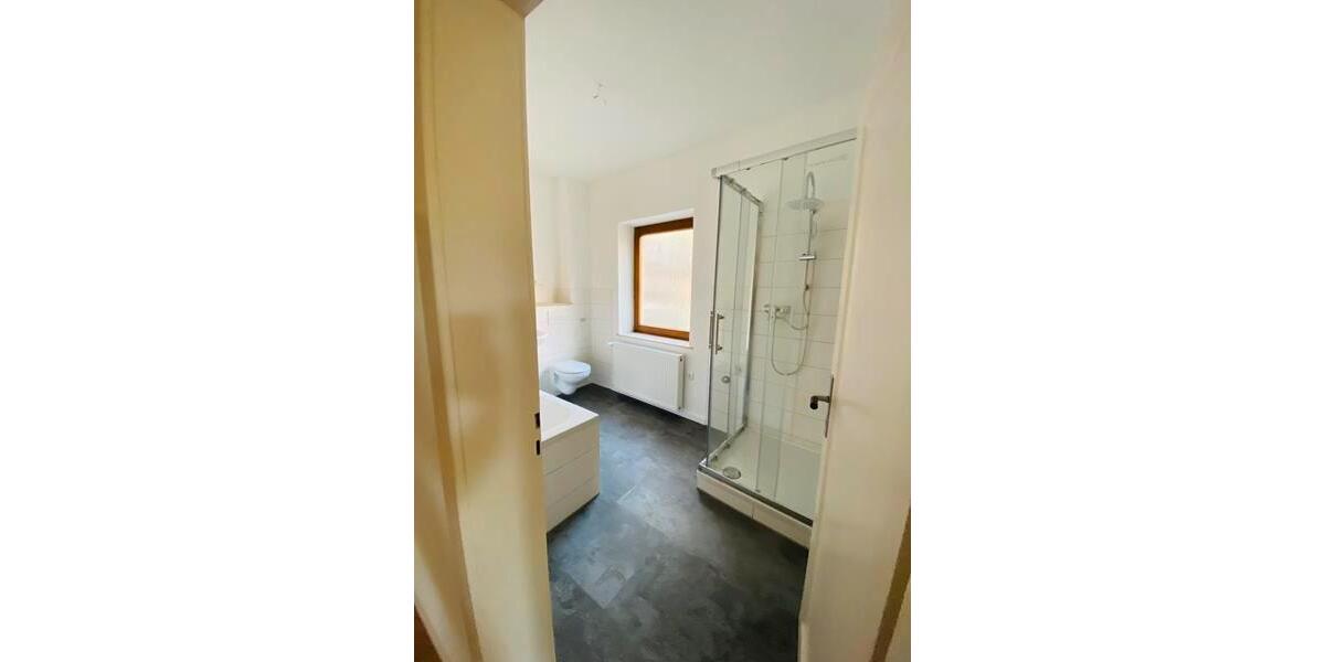 Etagenwohnung Meerane - 2 Zimmer, 67 m&sup2;, 335&euro; | Angebot:26039494