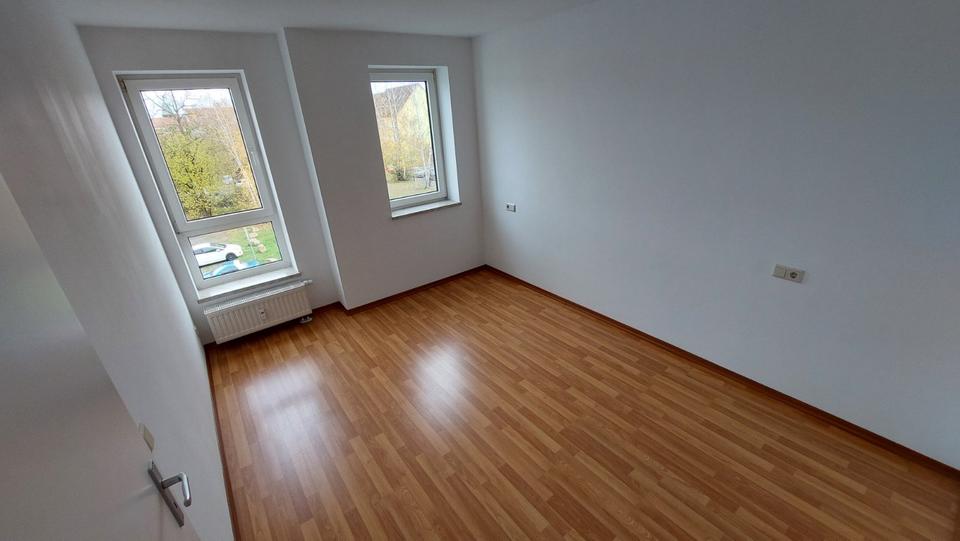 Etagenwohnung Zwickau - 2 Zimmer, 48 m&sup2;, 295&euro; | Angebot:25872493