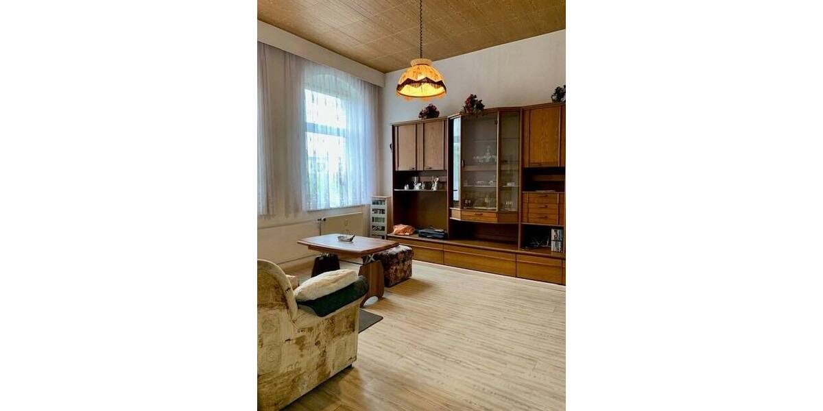 Reihenmittelhaus Netzschkau - 8 Zimmer, 176 m&sup2;, 70.000&euro; | Angebot:25741454