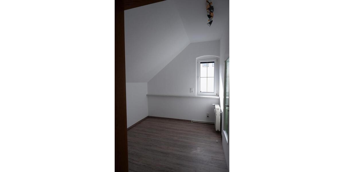 Dachgeschoßwohnung Wilkau-Haßlau Haßlau - 4 Zimmer, 105 m&sup2;, 830&euro; | Angebot:25879866