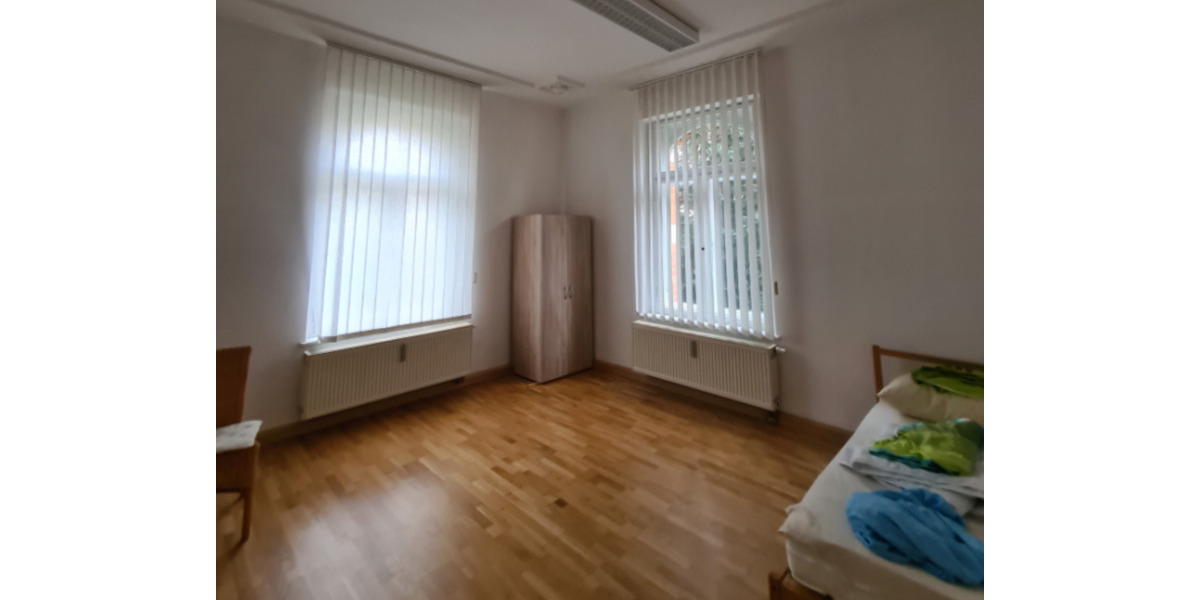 Etagenwohnung Werdau - 1 Zimmer, 33 m&sup2;, 200&euro; | Angebot:25536100