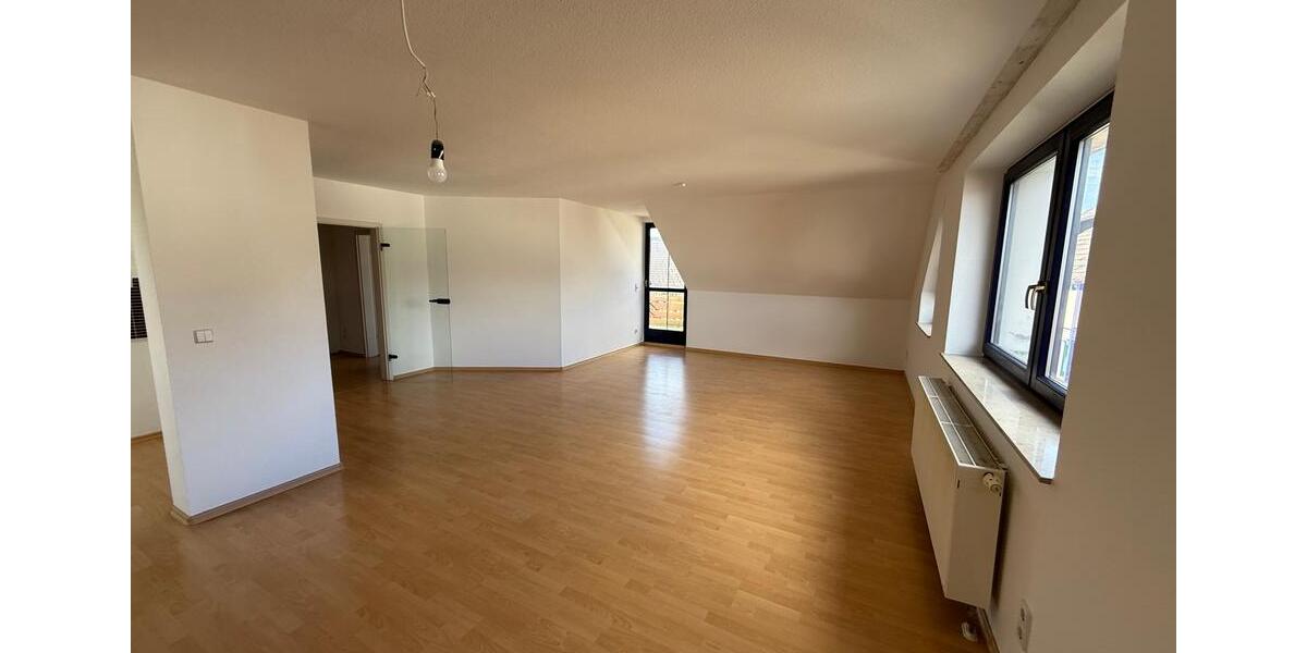 Dachgeschoßwohnung Zwickau Zwickau-Nord - 3 Zimmer, 99 m&sup2;, 620&euro; | Angebot:25753769