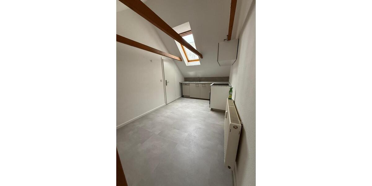 Dachgeschoßwohnung Lichtenstein (Sachsen) - 3.5 Zimmer, 76 m&sup2;, 460&euro; | Angebot:25902789