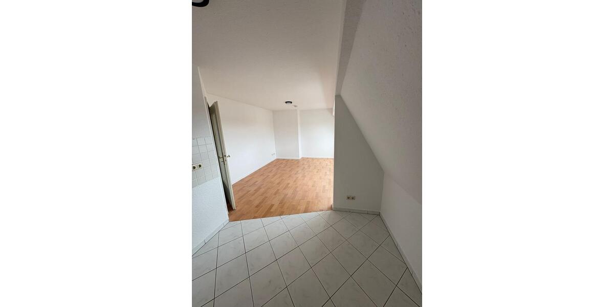 Dachgeschoßwohnung Zwickau Zwickau-West - 2 Zimmer, 35 m&sup2;, 230&euro; | Angebot:25219046