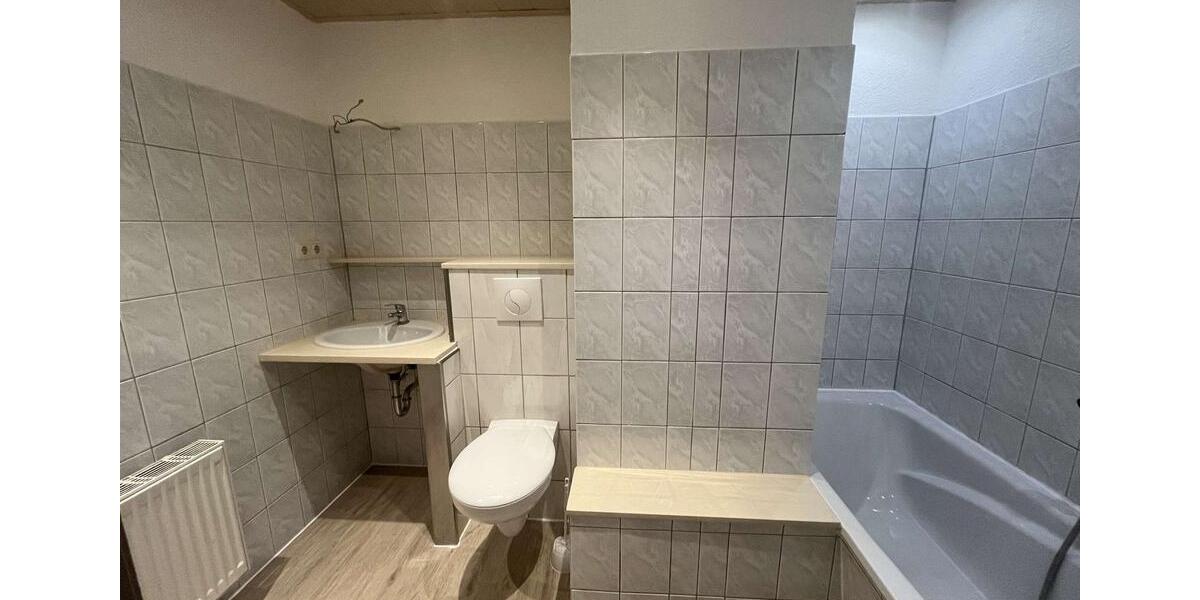 Dachgeschoßwohnung Reichenbach im Vogtland - 4 Zimmer, 77 m&sup2;, 380&euro; | Angebot:26168702