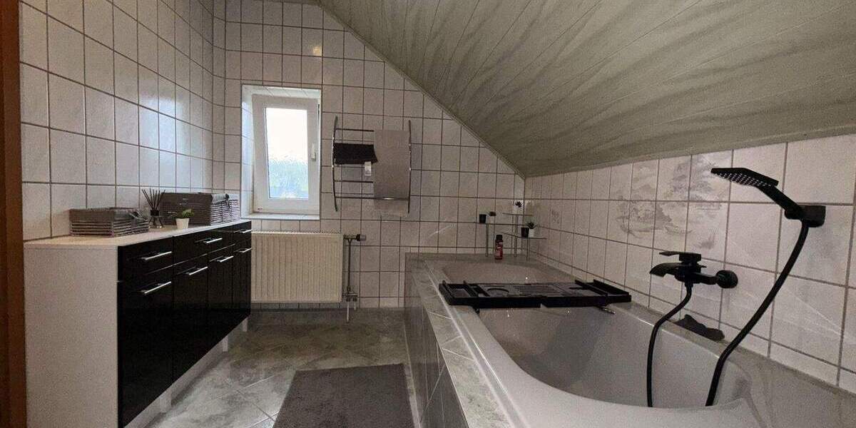 Mehrfamilienhaus, Wohnhaus Hohndorf - 9 Zimmer, 240 m&sup2;, 179.900&euro; | Angebot:25734795