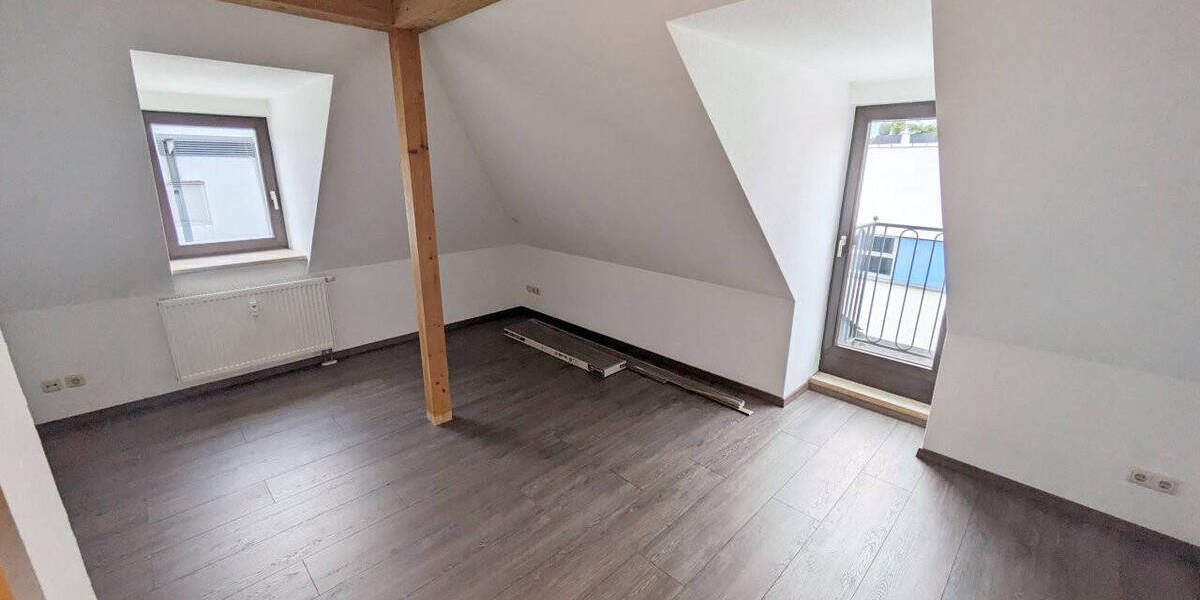 Etagenwohnung Zwickau Innenstadt - 3 Zimmer, 88 m&sup2;, 560&euro; | Angebot:26805946