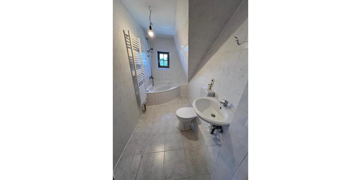 Etagenwohnung Lichtentanne - 1 Zimmer, 32 m&sup2;, 220&euro; | Angebot:25294277