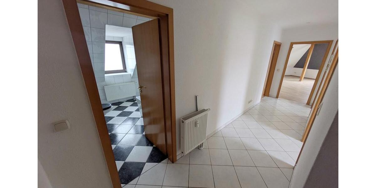 Dachgeschoßwohnung Zwickau - 4 Zimmer, 95 m&sup2;, 620&euro; | Angebot:25945678
