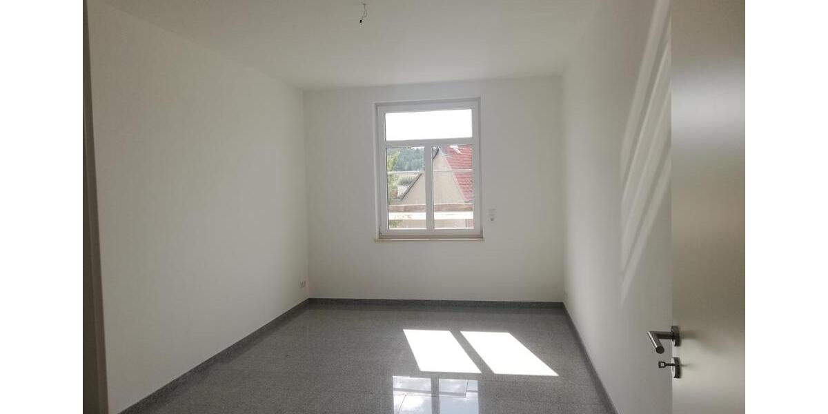Etagenwohnung Schmölln - 4 Zimmer, 110 m&sup2;, 880&euro; | Angebot:24802003