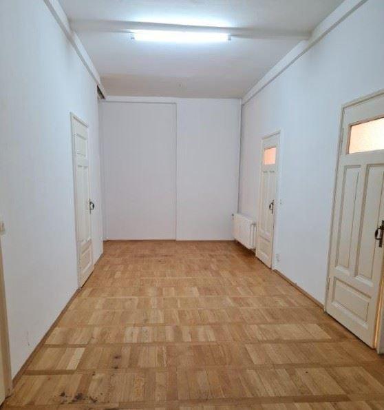 Erdgeschoßwohnung Zwickau Zwickau-Nord - 4 Zimmer, 156 m&sup2;, 900&euro; | Angebot:24910977