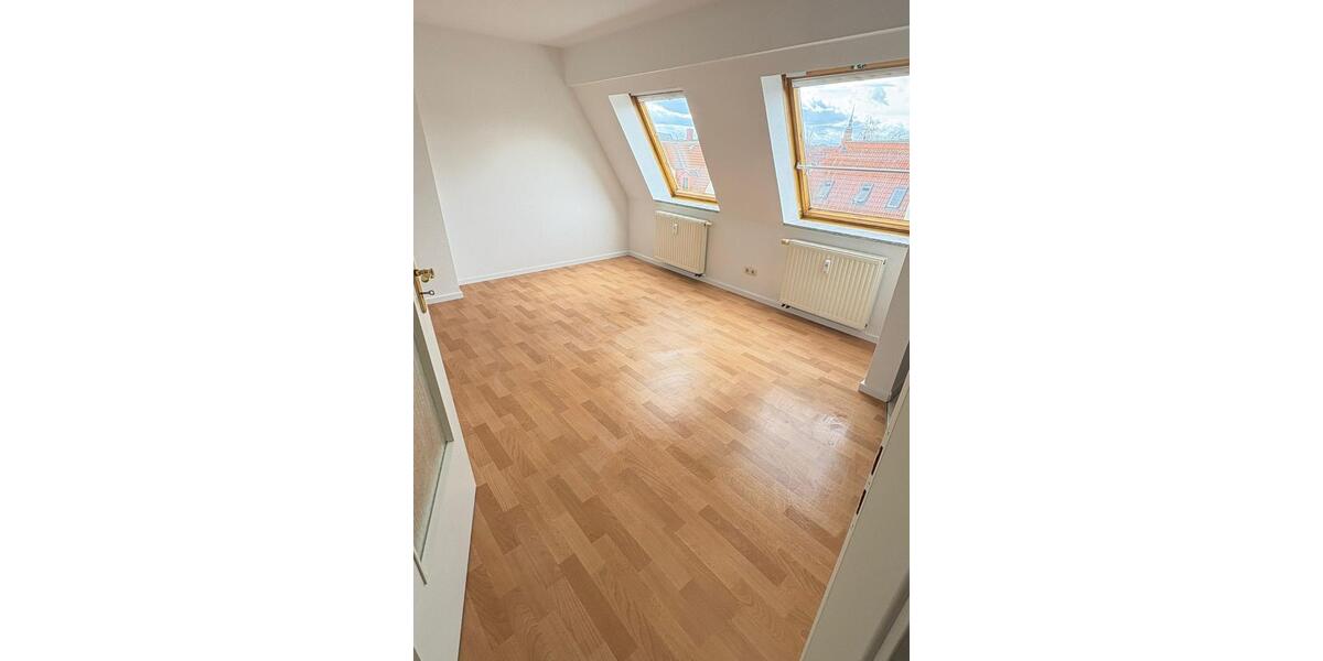 Dachgeschoßwohnung Zwickau Zwickau-West - 2 Zimmer, 35 m&sup2;, 230&euro; | Angebot:25219046
