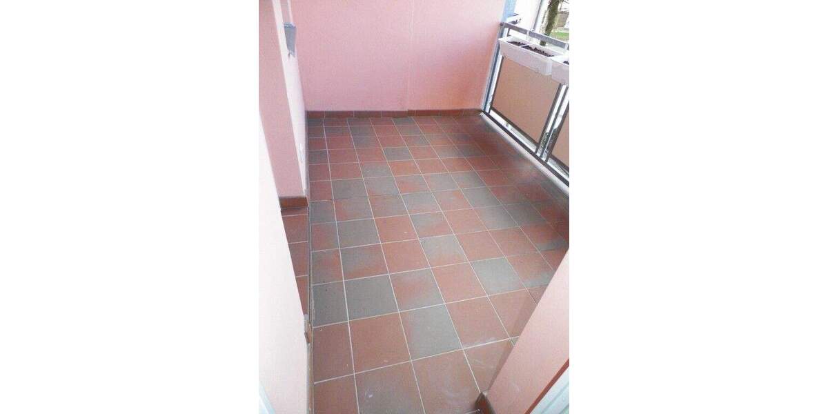 Etagenwohnung Zwickau Pölbitz - 2 Zimmer, 67 m&sup2;, 375&euro; | Angebot:25670169