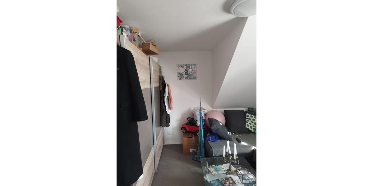 Dachgeschoßwohnung Stollberg (Erzgebirge) - 4 Zimmer, 103 m&sup2;, 892&euro; | Angebot:25510912