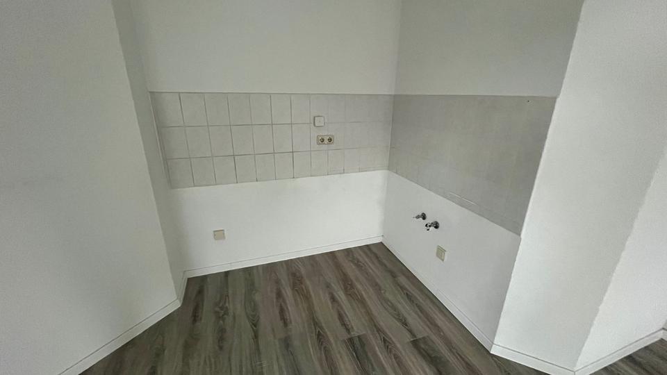 Dachgeschoßwohnung Werdau - 2 Zimmer, 35 m&sup2;, 200&euro; | Angebot:24817062