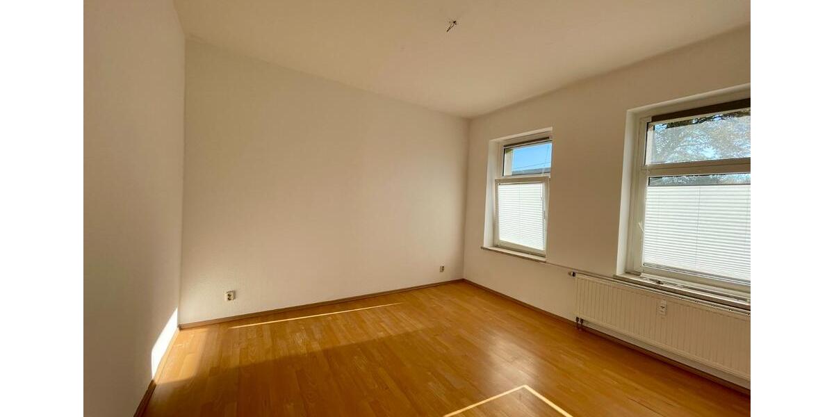 Erdgeschoßwohnung Werdau - 2 Zimmer, 47 m&sup2;, 300&euro; | Angebot:25830299