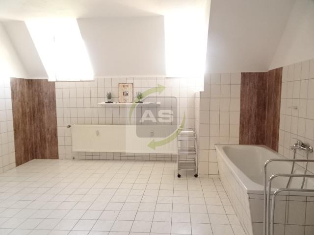 Dachgeschoßwohnung Zwickau - 3 Zimmer, 107 m&sup2;, 750&euro; | Angebot:22591271