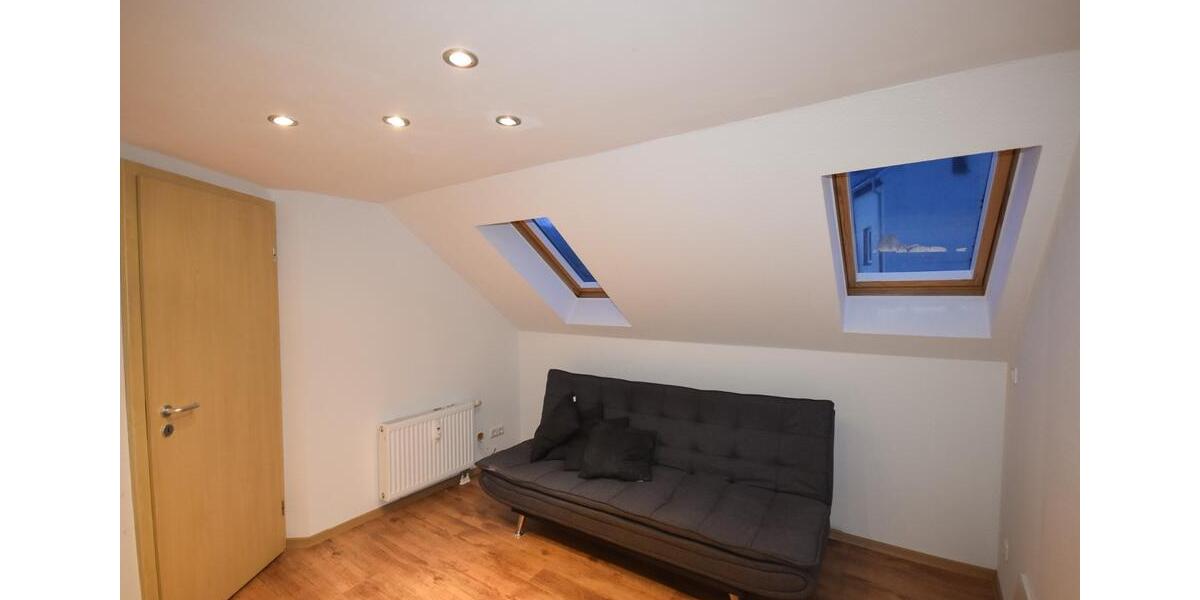 Dachgeschoßwohnung Reinsdorf - 2 Zimmer, 48 m&sup2;, 310&euro; | Angebot:25152645