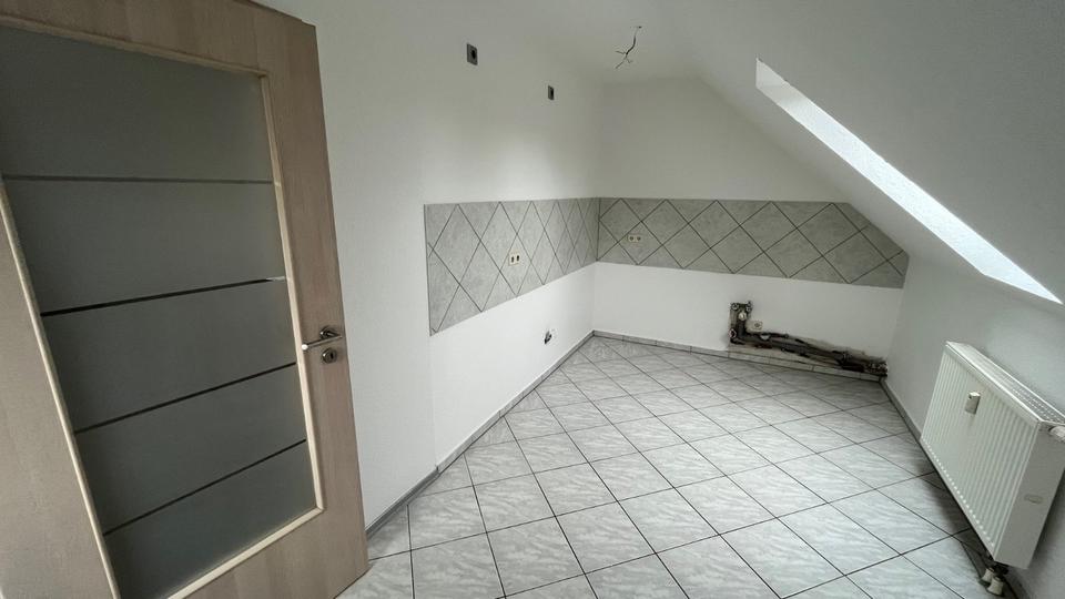 Dachgeschoßwohnung Werdau - 4 Zimmer, 80 m&sup2;, 500&euro; | Angebot:23808651