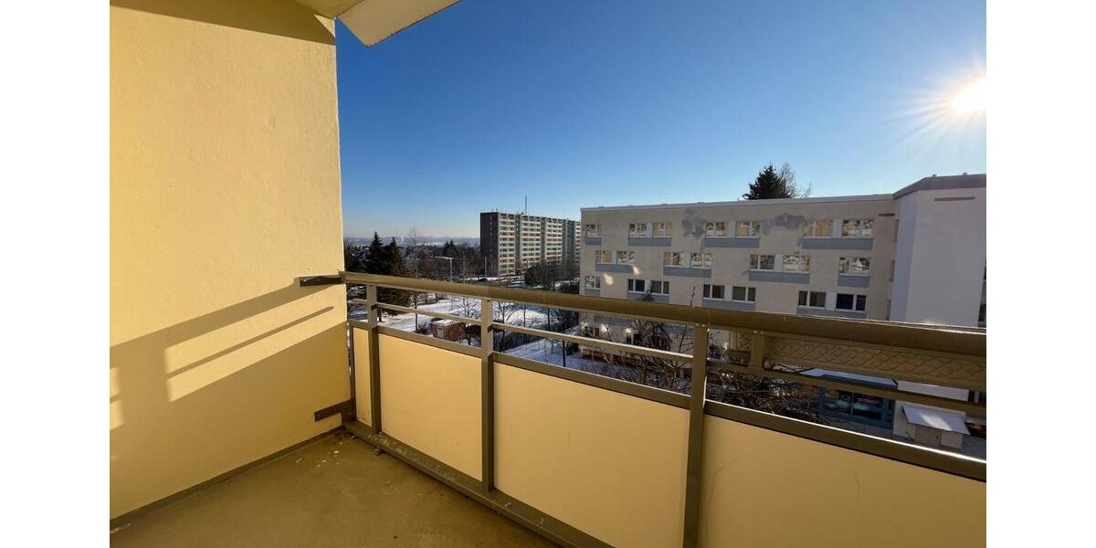 Etagenwohnung Zwickau Neuplanitz - 4 Zimmer, 90 m&sup2;, 449&euro; | Angebot:22055448