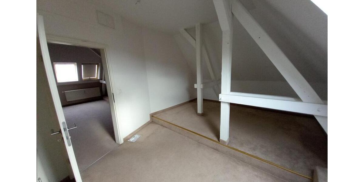 Dachgeschoßwohnung Neukirchen/Pleiße Pleiße - 3 Zimmer, 111 m&sup2;, 555&euro; | Angebot:23511302